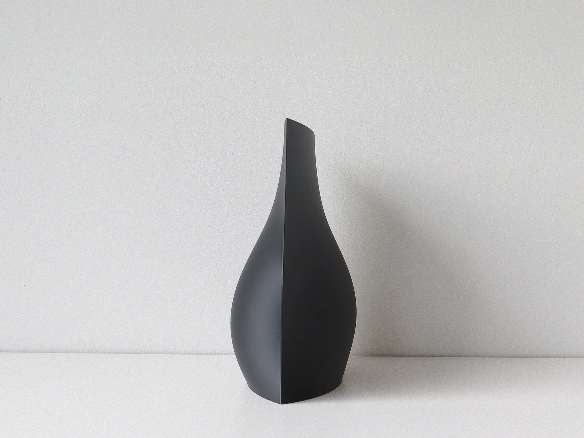 Eco-friendly Rove Series Medium vase by OBJ STUDIO, 3D-printed from plant-based PLA for sustainable interiors.