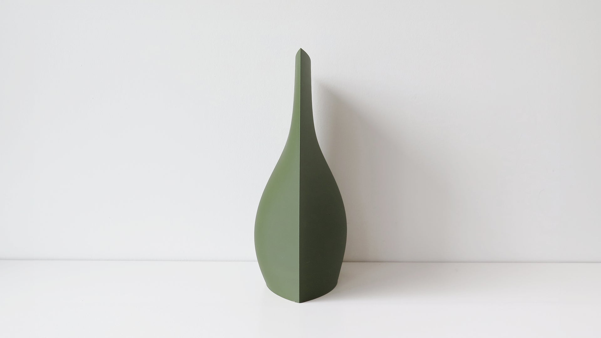 OBJ STUDIO Rove Series Large vase, 3D-printed sustainable design for modern minimalist home décor and statement interiors.