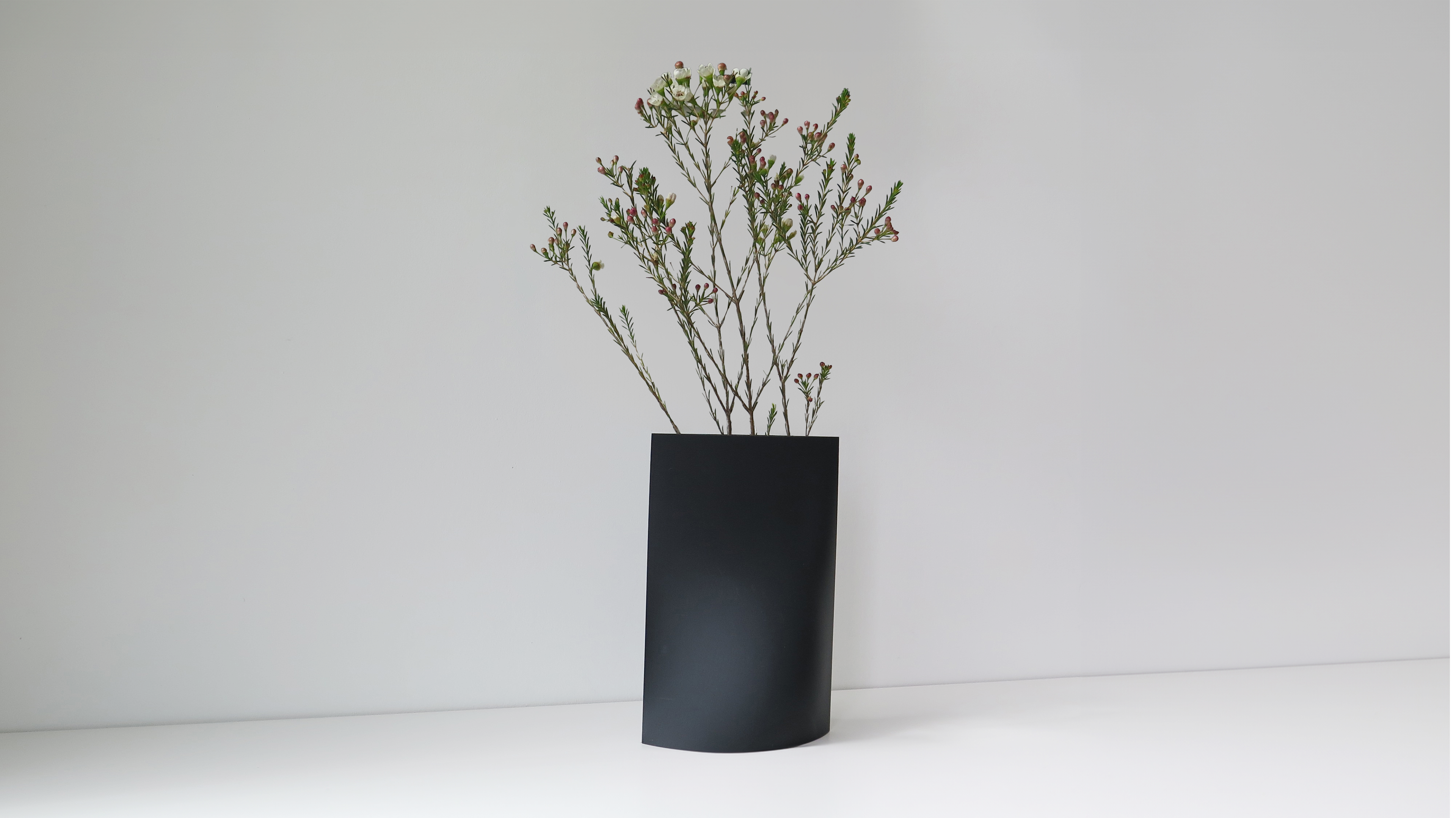 Unique Rove Series Large vase by OBJ STUDIO, sustainable 3D-printed design, a statement piece for modern plant styling and interior design.