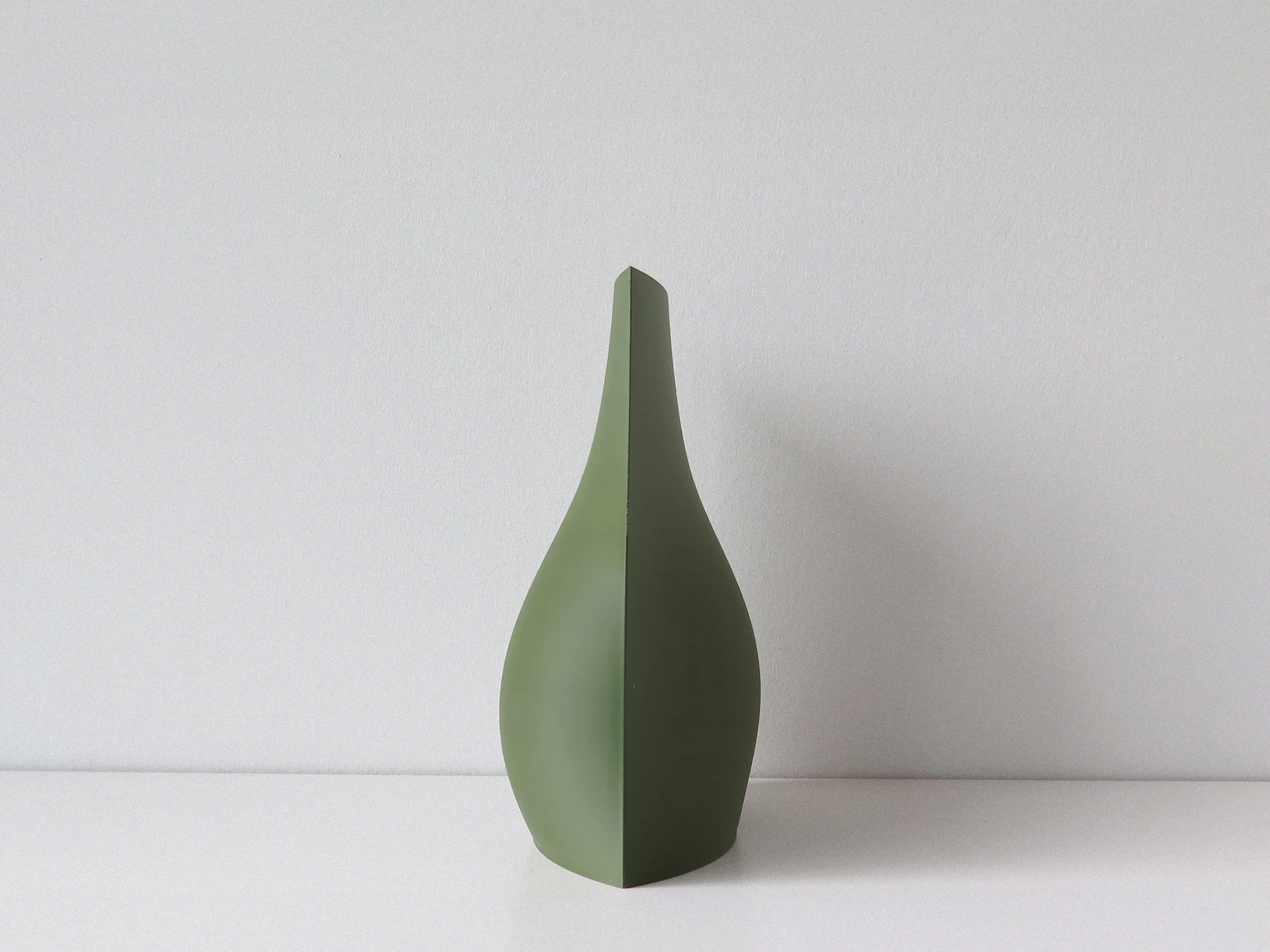 Eco-friendly Rove Series Medium vase by OBJ STUDIO, 3D-printed from plant-based PLA for sustainable interiors.
