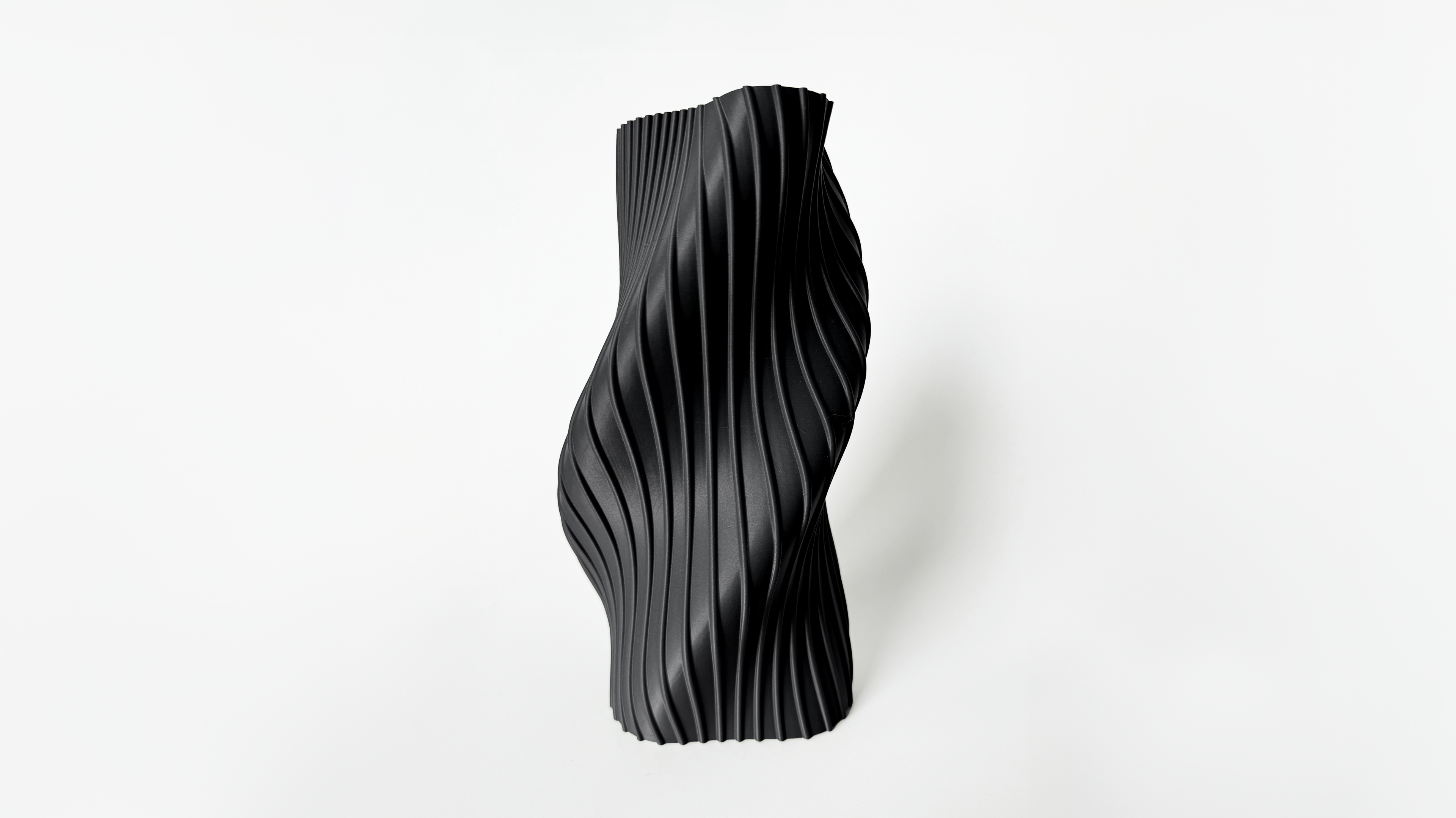 OBJ STUDIO Fluid Series Large Vase, 3D-printed from sustainable PLA with sculptural flowing form, eco-friendly statement décor for modern interiors and design lovers.