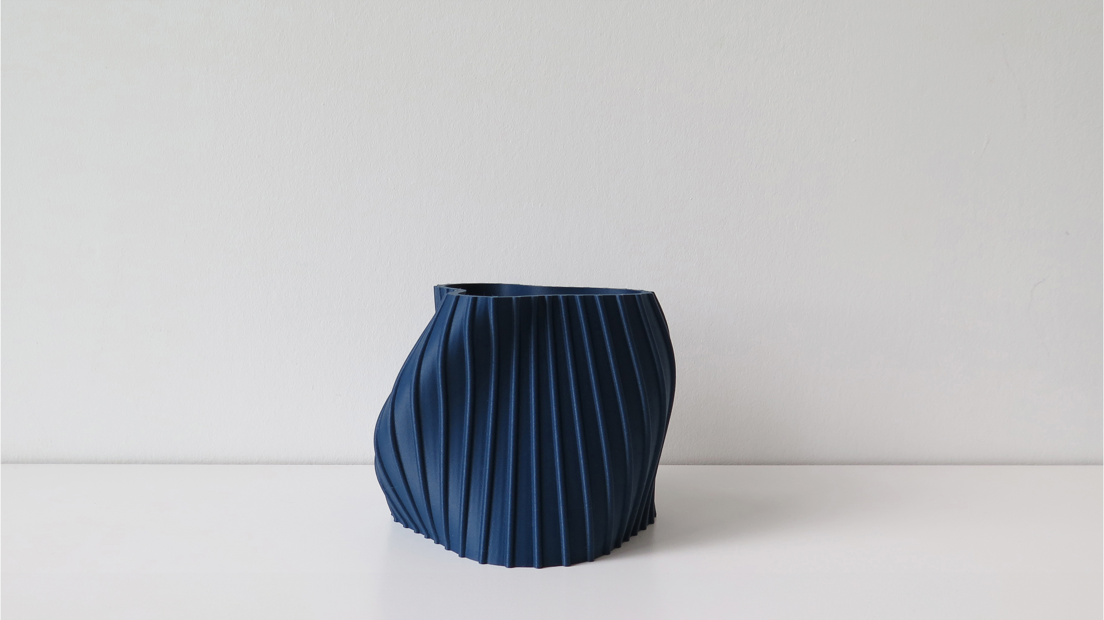 OBJ STUDIO Fluid Series Small Planter, 3D-printed from sustainable PLA with flowing minimalist design, eco-friendly décor for plants and contemporary interiors.