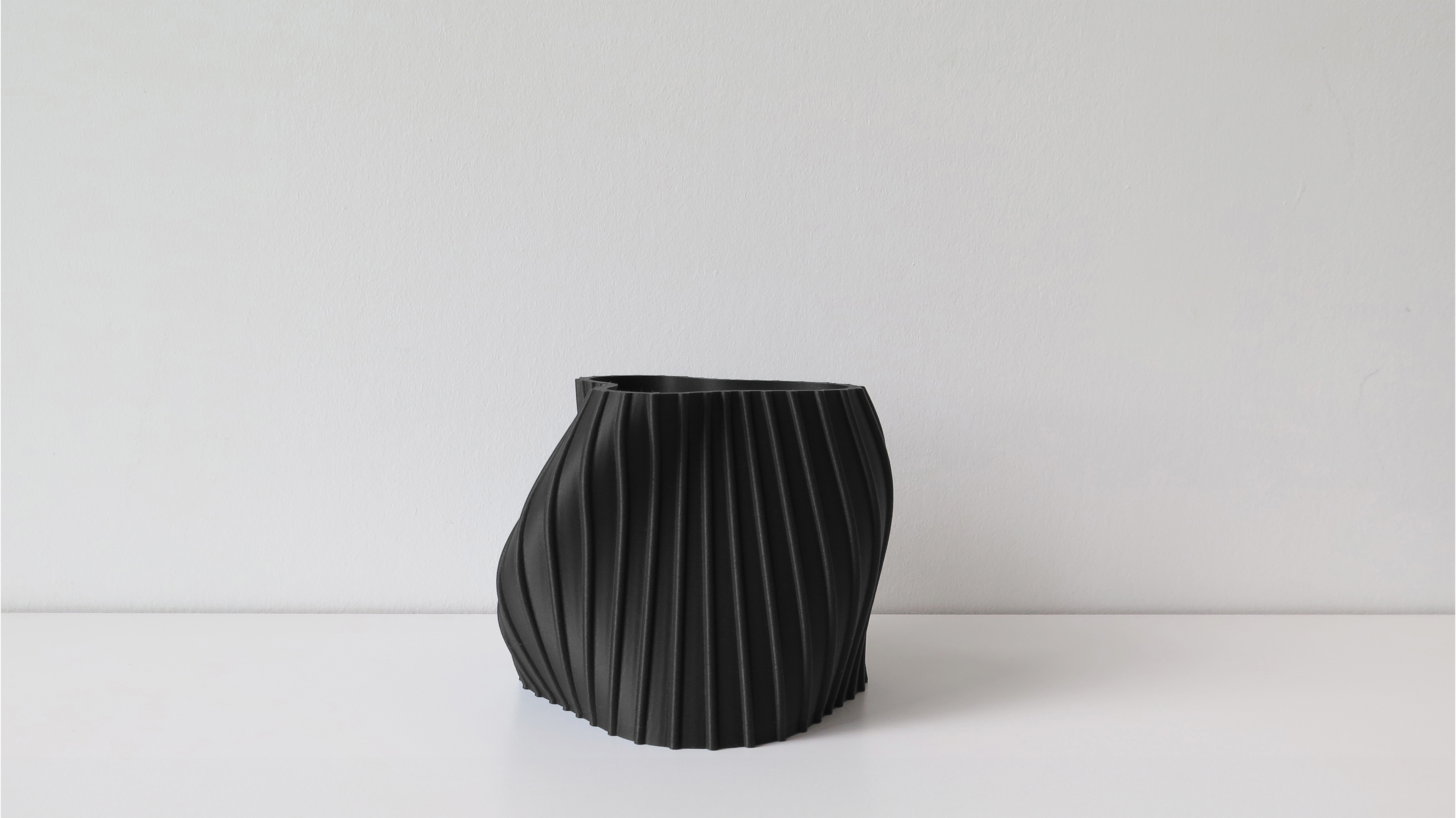 OBJ STUDIO Fluid Series Small Planter, 3D-printed from sustainable PLA with flowing minimalist design, eco-friendly décor for plants and contemporary interiors.