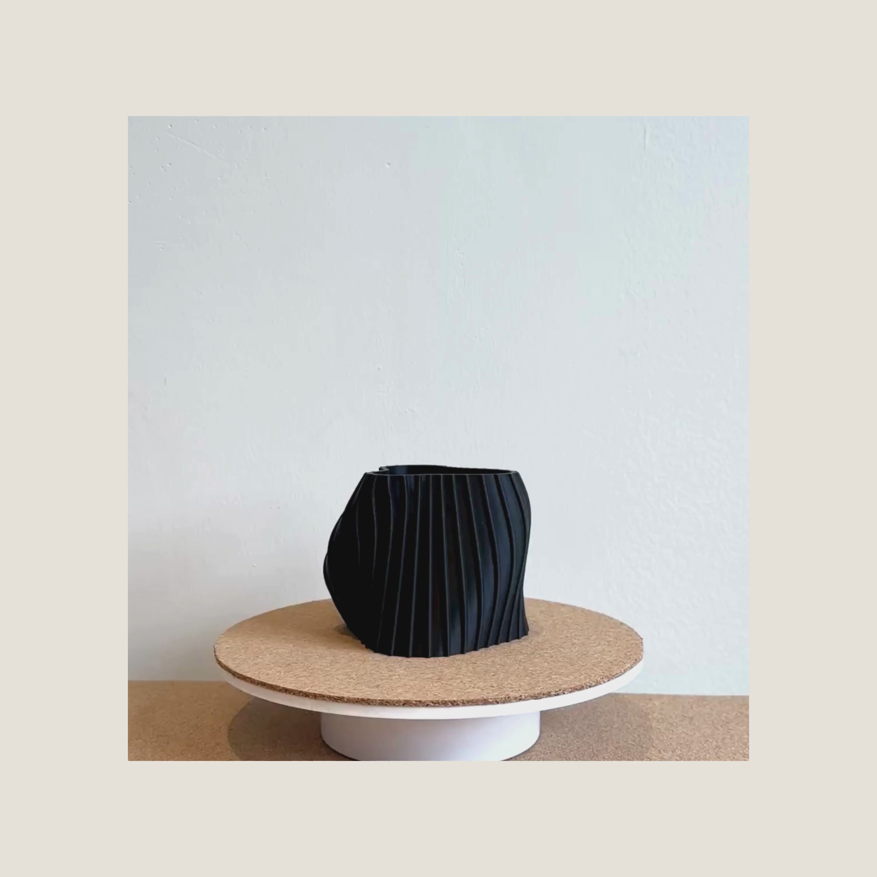Fluid Series _ Small planter